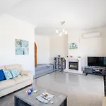 Casa Castelo - Refugio Com Piscina Aquecivel E Bbq Na Gale, Villa