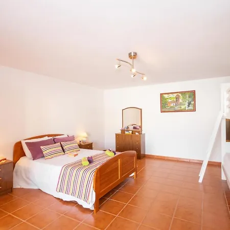 Villa Casa Castelo - Refugio Com Piscina Aquecivel E Bbq Na Gale, Albufeira